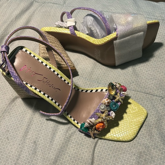 Betsey Johnson Sandal - Picture 1 of 4